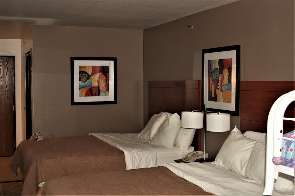 Standard Room, Multiple Beds, Non Smoking photo 3