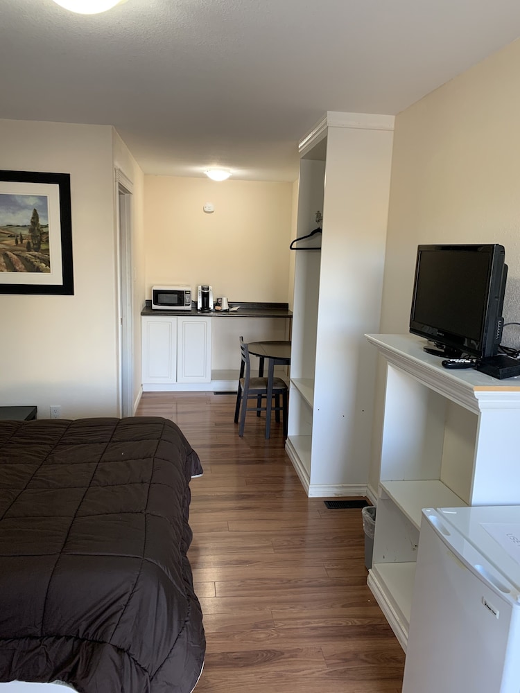 Standard Room, 1 Queen Bed, Kitchenette, Park View photo 3