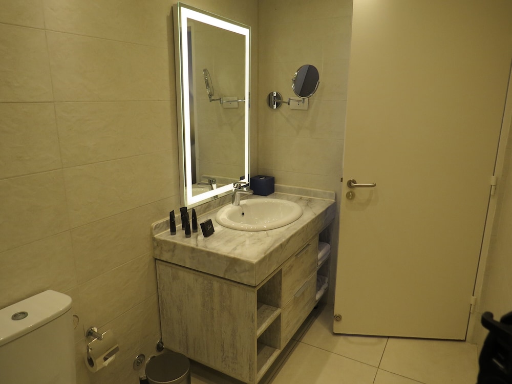 Deluxe Imperial Suite Nile View - Photo 12