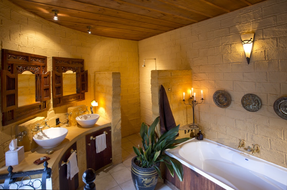 Romantic Villa, Multiple Bedrooms, Valley View photo 2