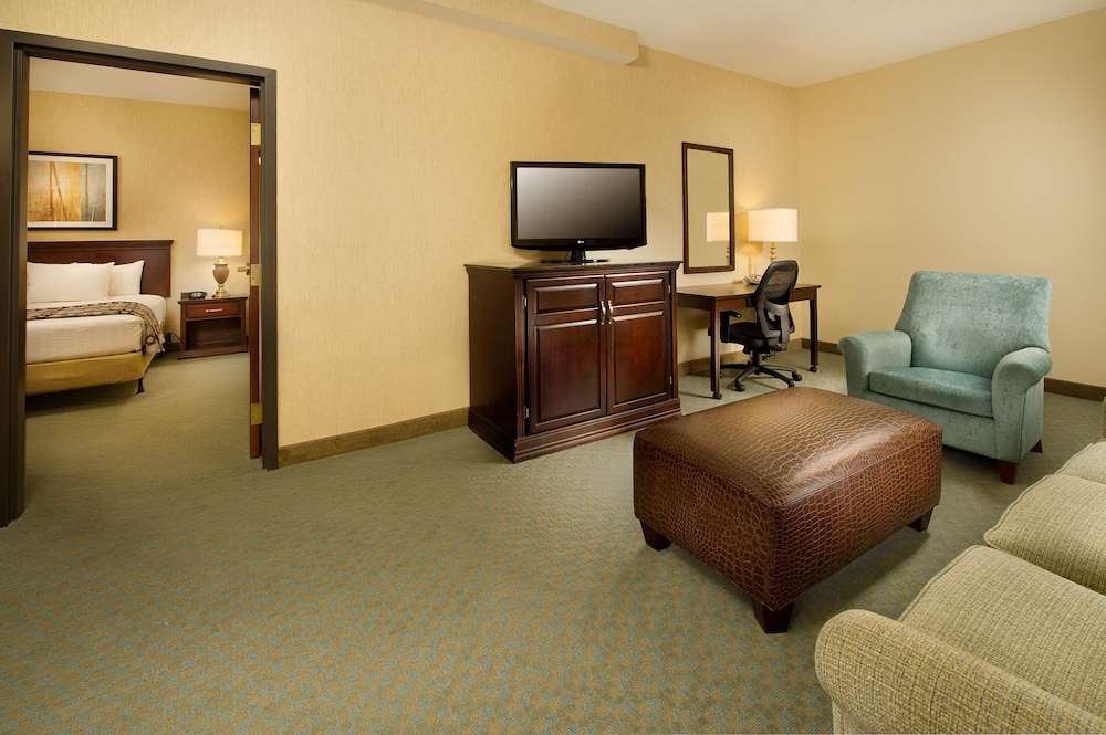 Deluxe Suite, Multiple Beds, Refrigerator & Microwave (2 Rooms, Upper Floor)