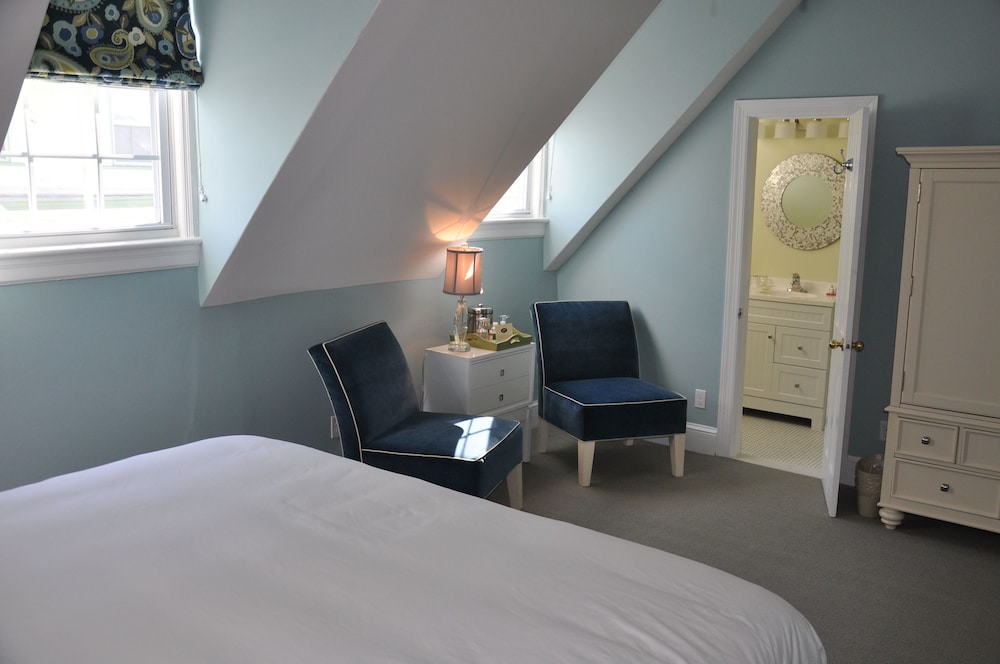 Room (Room 9)
