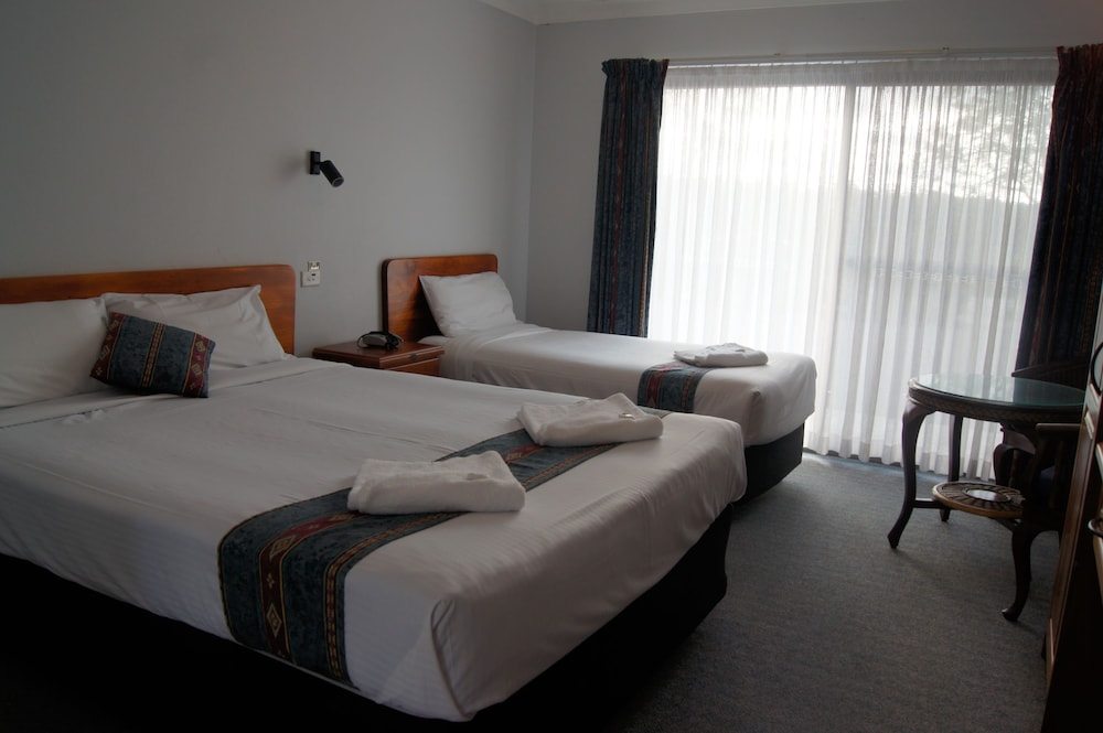 Executive Suite, 1 Bedroom, Non Smoking (Executive Twin) photo 2