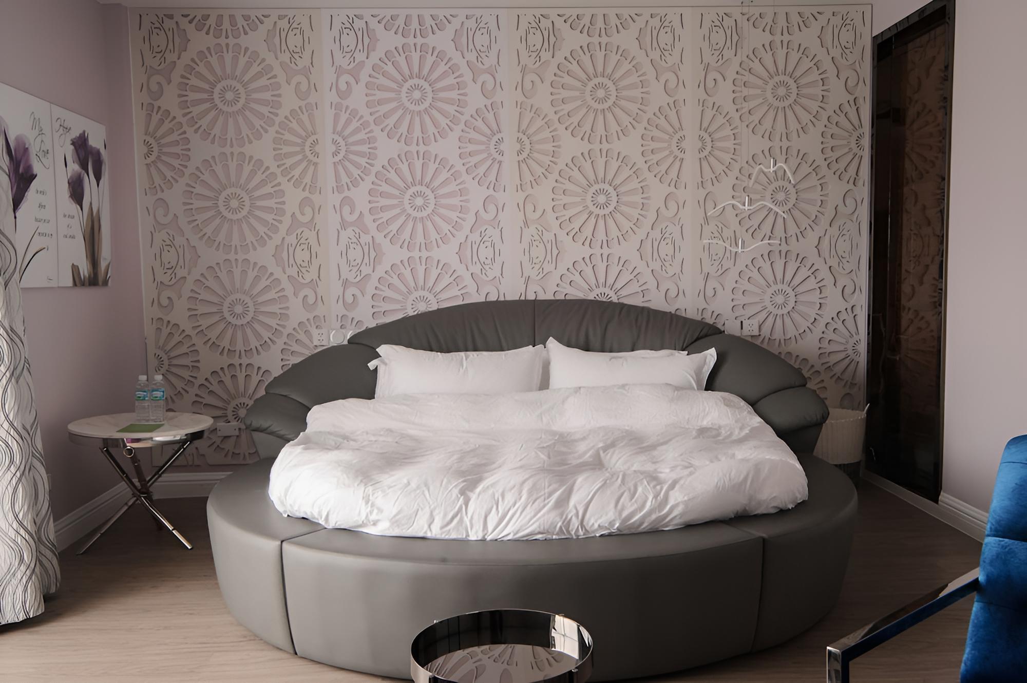 Design Room, Non Smoking, City View with 1 Round Bed photo 2