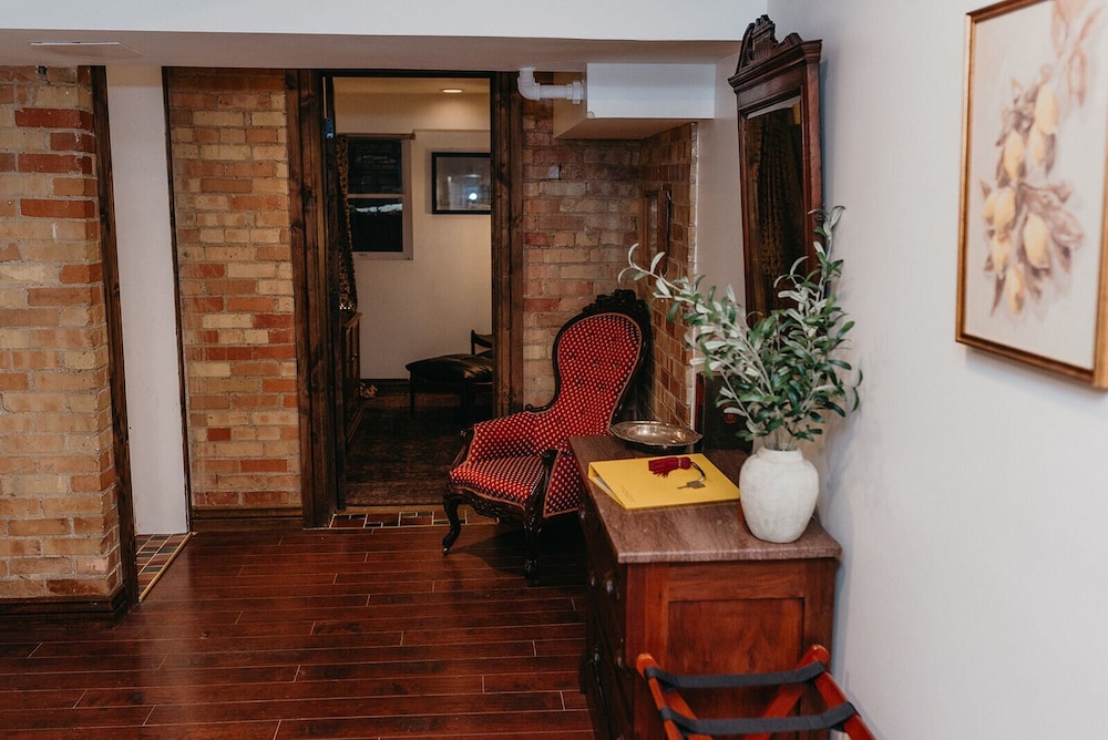 Ensign Apartment photo 3