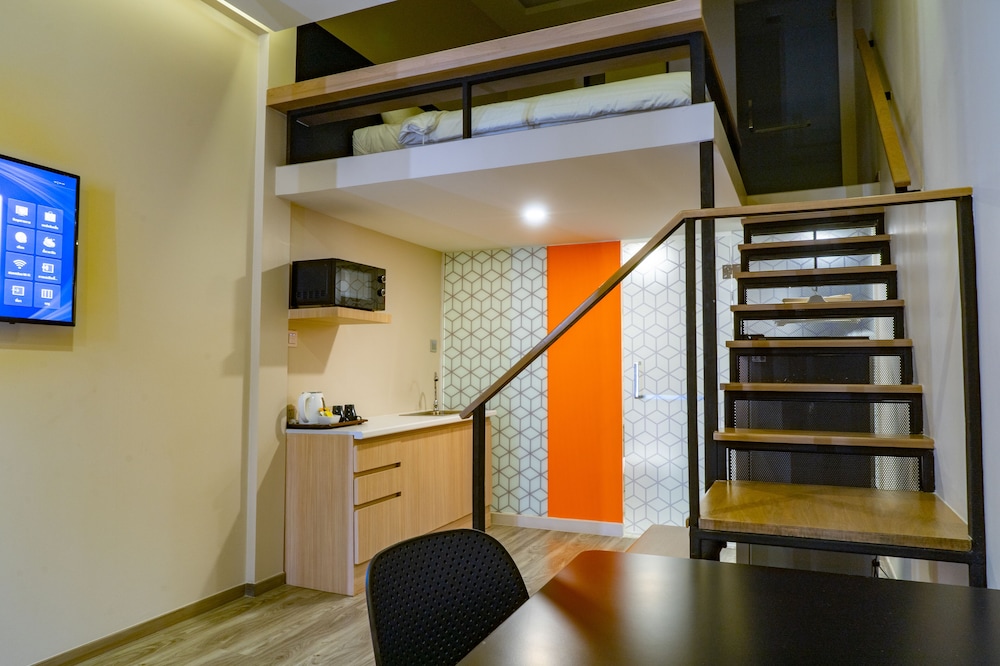 Duplex, 1 King Bed photo 3