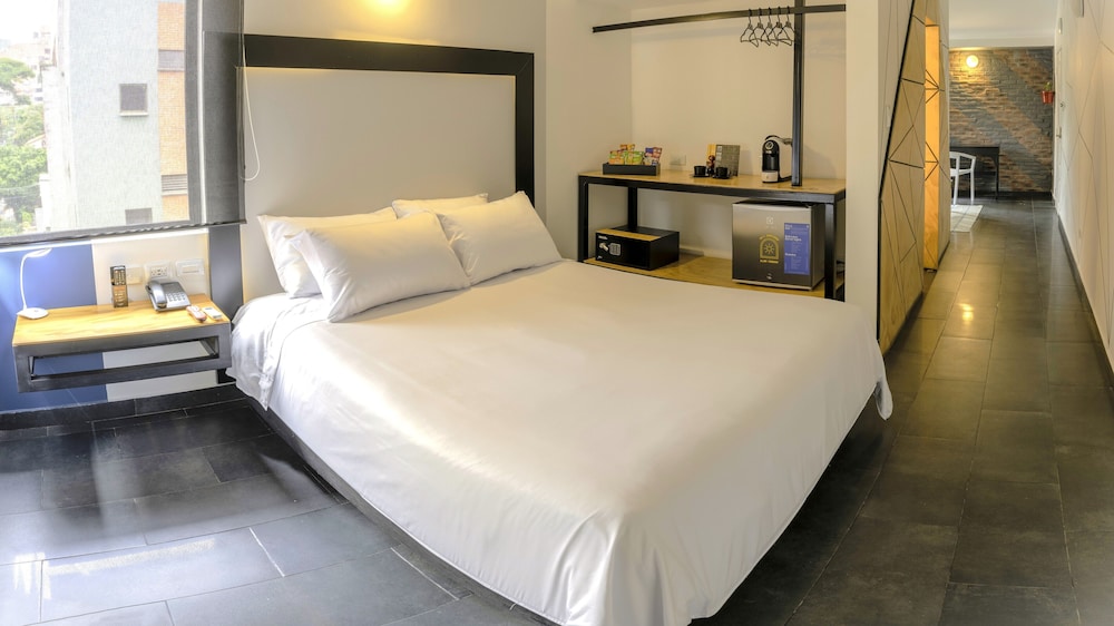 Deluxe Suite, City View photo 3