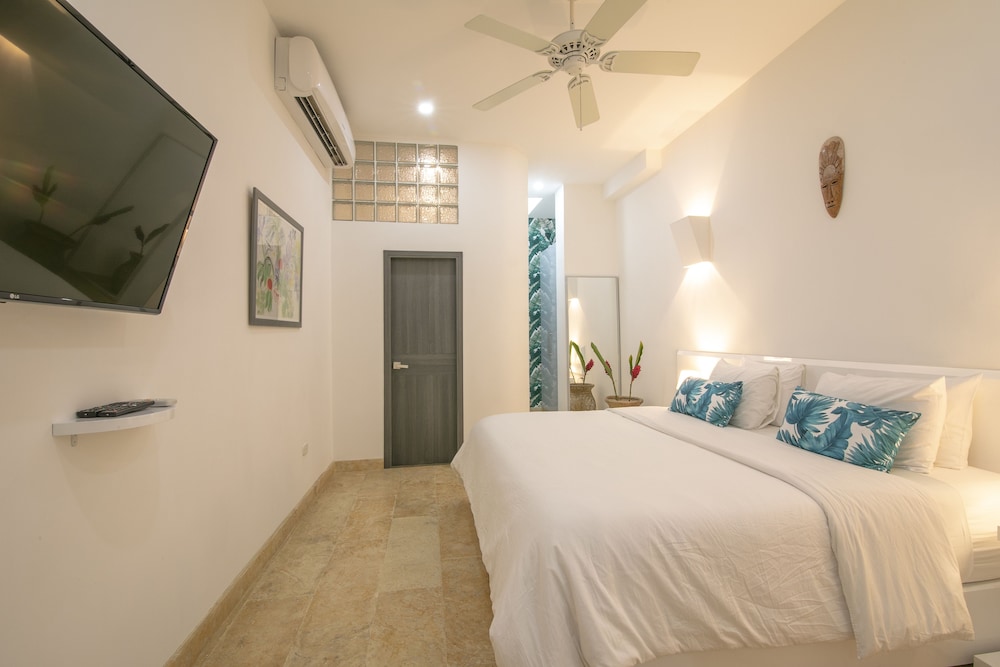 Junior Apartment, 1 King Bed