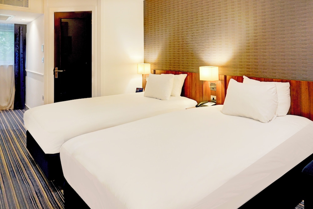 Standard Twin Room - Photo 4