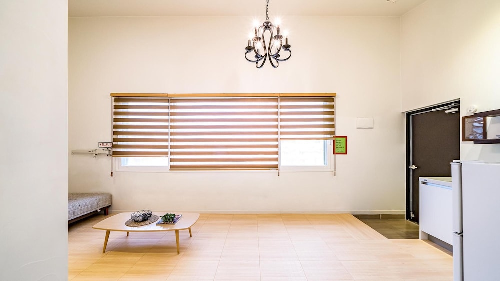 Basic Room, 1 Bedroom (302) - Photo 8