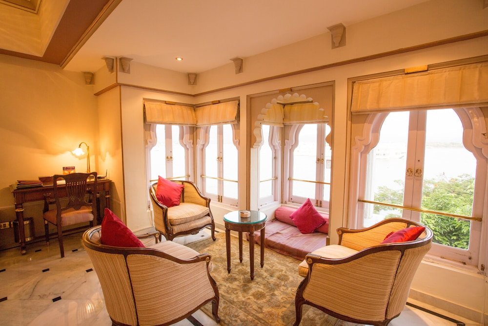 Deluxe Suite Courtyard View - Photo 3