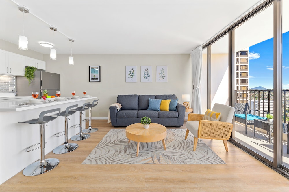 Premium Remodeled Condo with Ocean View and Parking: Premium Suite, 1 Bedroom, Balcony, Ocean View (0125) photo