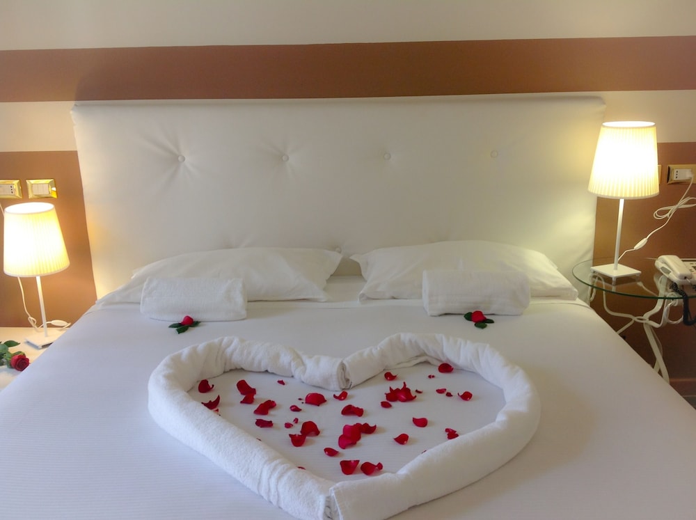 Classic Room, 1 Double or 2 Twin Beds - Photo 2