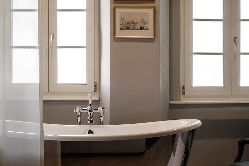 Deluxe Suite - Photo 3