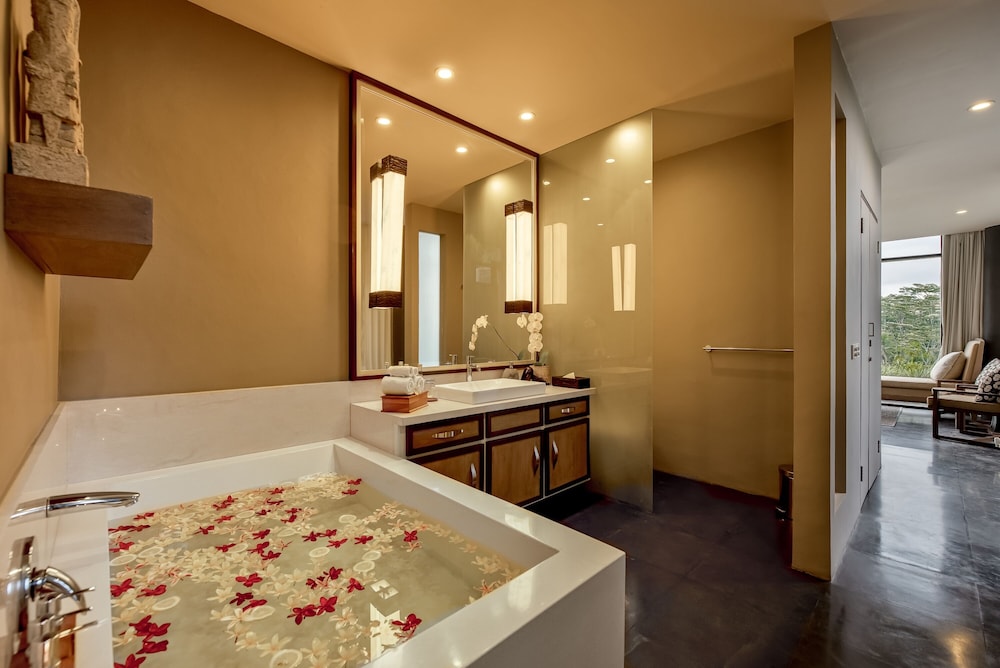 Suite (Breakfast Excluded) for 2 people photo 2