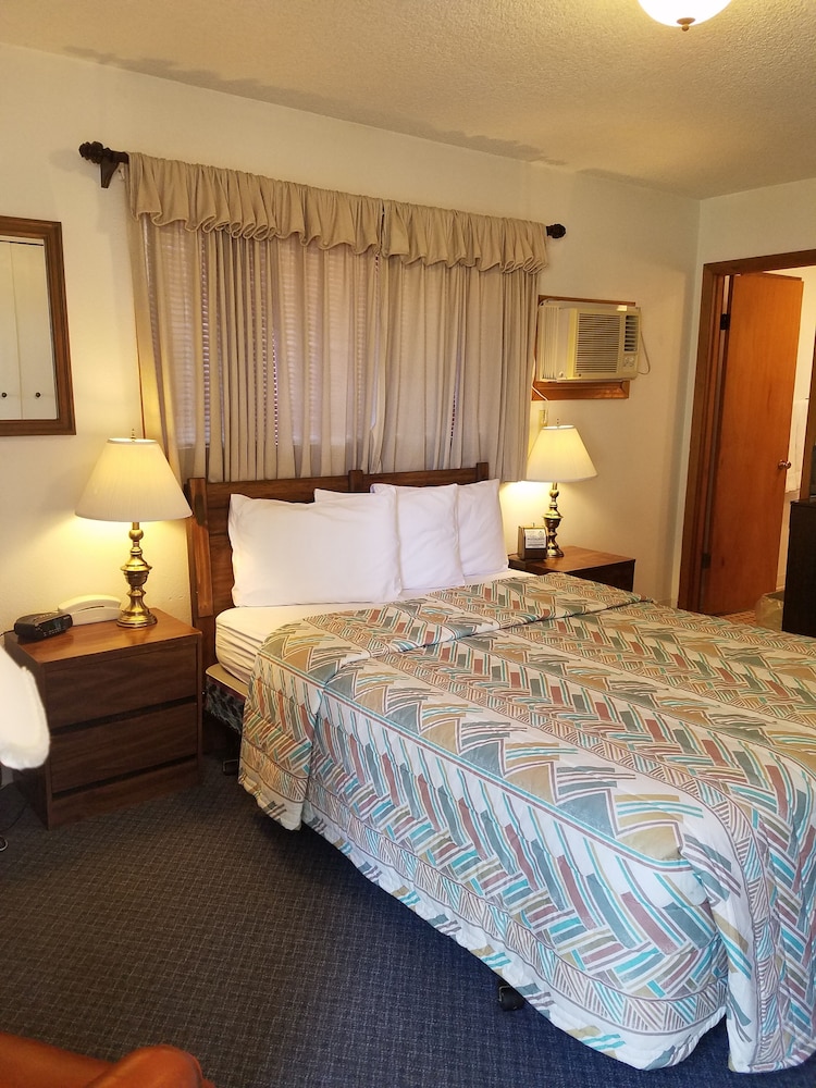 Standard Room, 2 Double Beds, Mountain View, Ground Floor photo 2