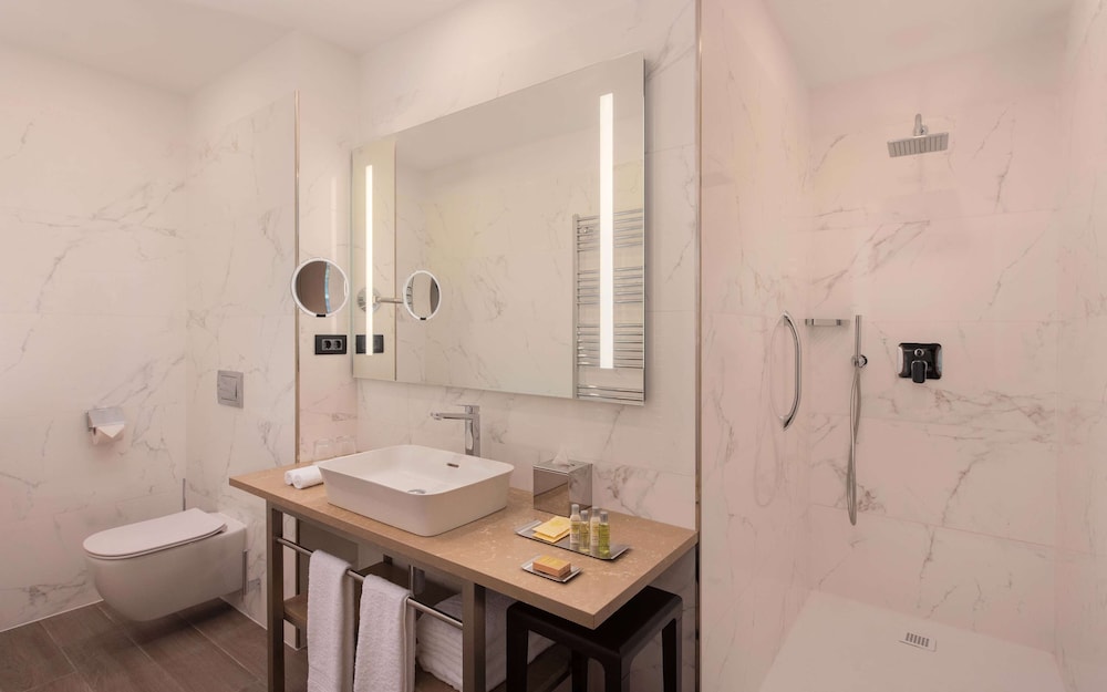 Suite, 1 Bedroom - Photo 4