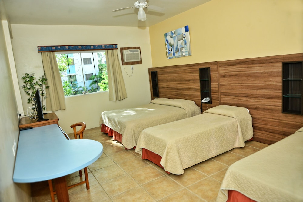 Deluxe Quadruple Room, Multiple Beds photo 1