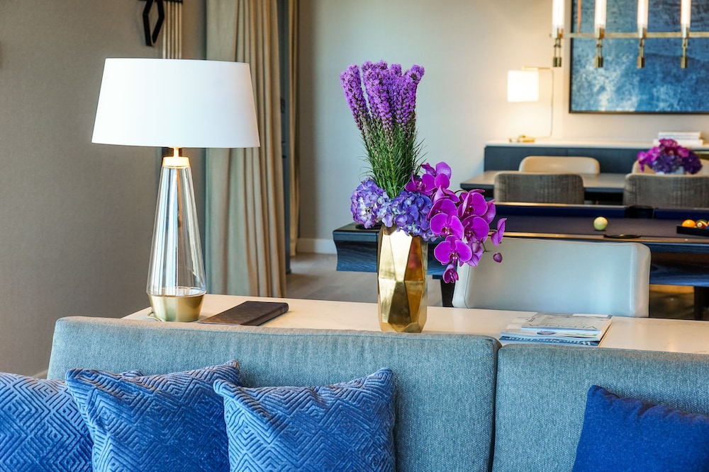 Suite, 1 King Bed (Anchor) thumbnail 5