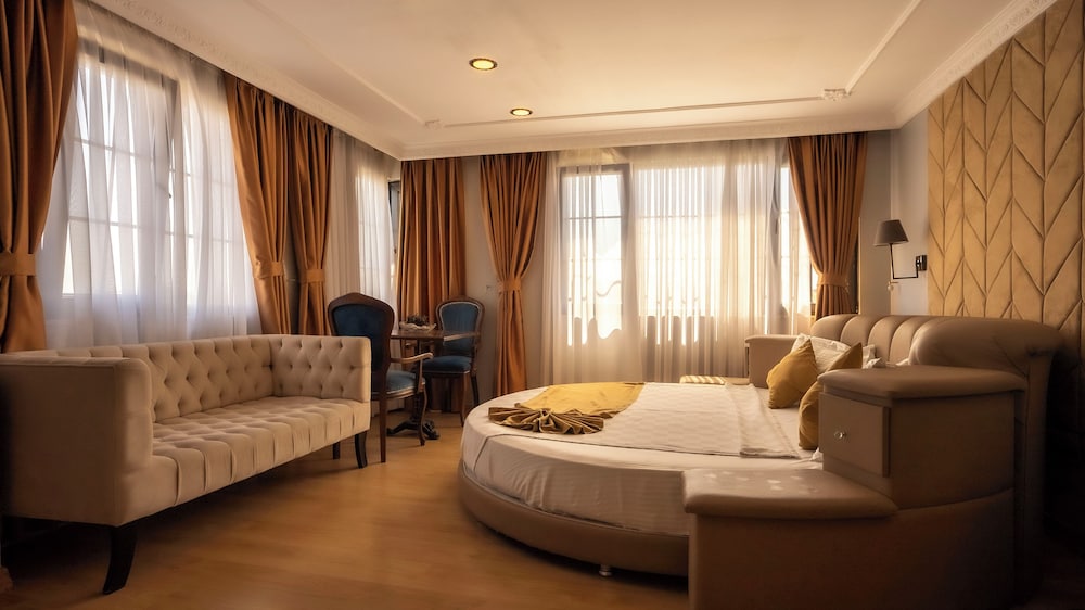 Deluxe Suite, City View photo 3