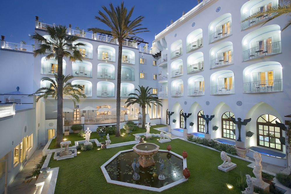 Deluxe Double or Twin Room, Balcony photo 3
