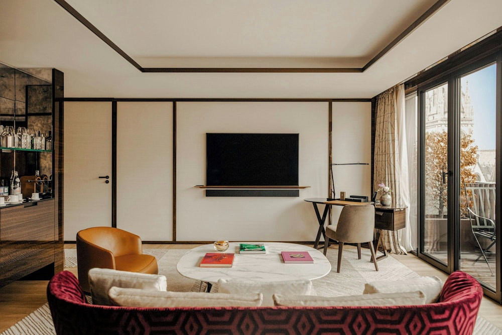 Executive Room, Terrace thumbnail 5