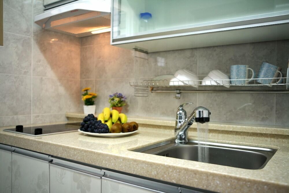 Room (305) - Photo 8