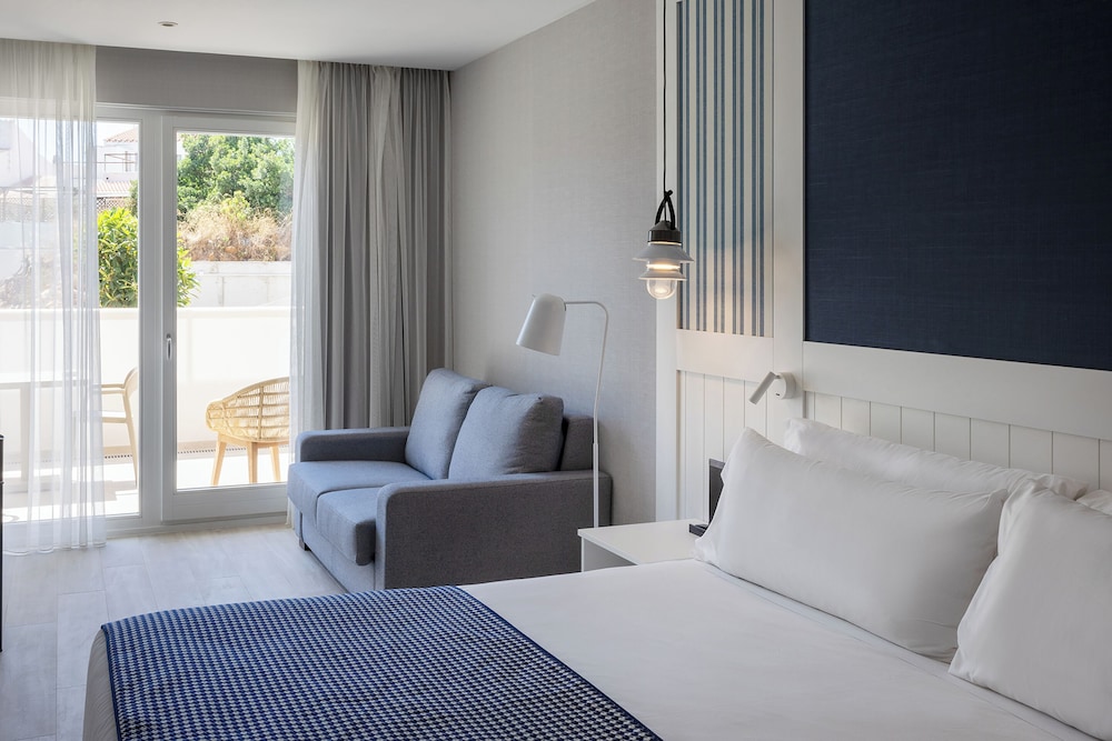 Premium Family Room, Garden View - Photo 3
