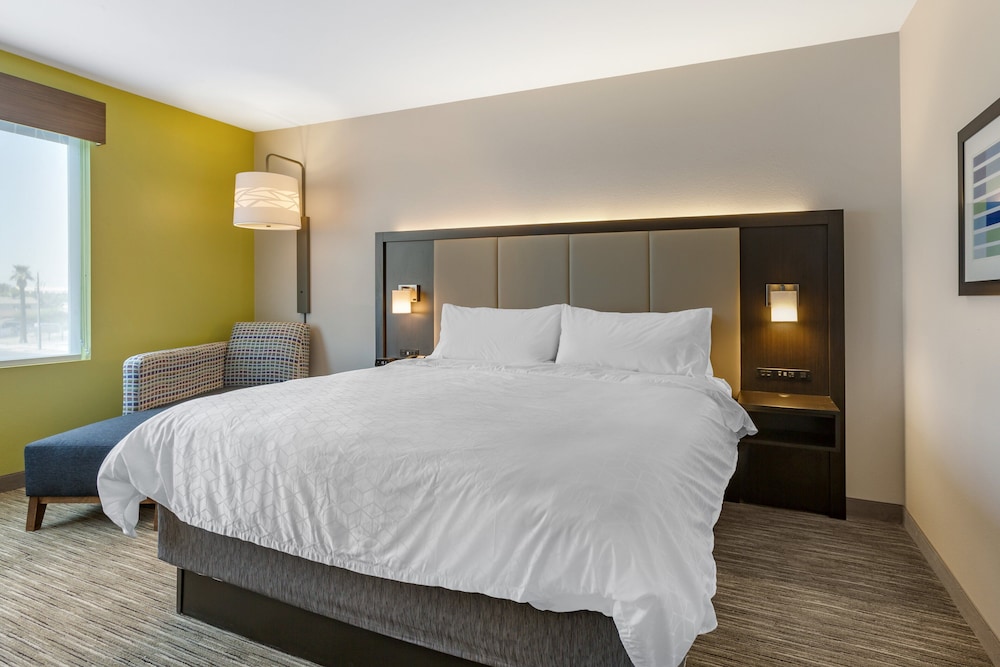 Standard Room, 1 King Bed, Accessible (Comm, Extra Flr Space) - Photo 6