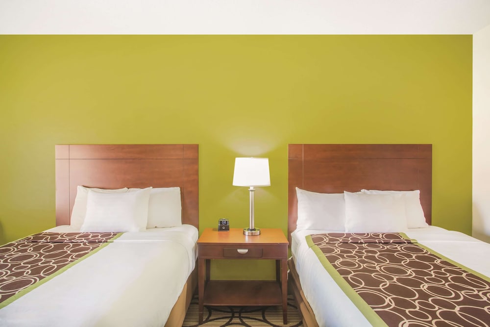 Room, 2 Queen Beds, Accessible, Non Smoking (Mobility Accessible) - Photo 3