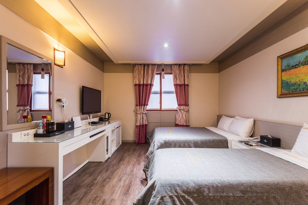Family Twin Room, 2 Double Beds photo 2