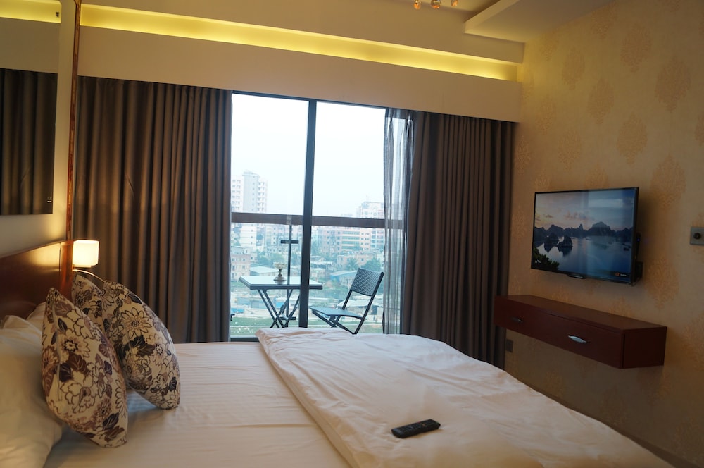Deluxe Room, Balcony, Lake View