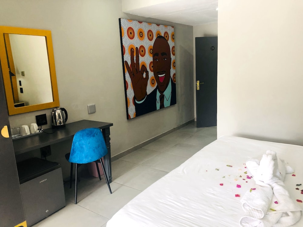 Standard Room, 2 Twin Beds, Pool Access, Pool View - Photo 5