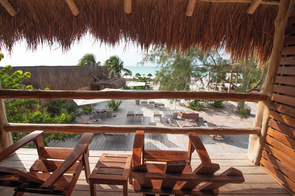 OCEAN FRONT - Photo 2