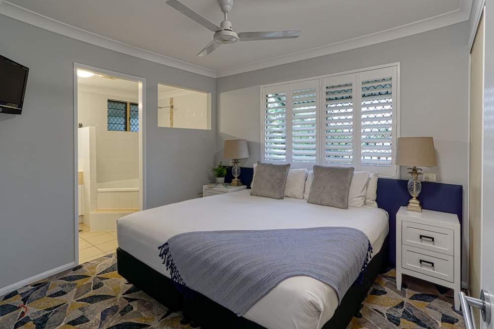 Apartment, 2 Bedrooms (One Queen and Two Singles) photo 2