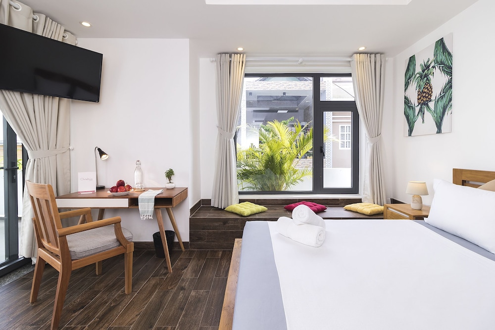 Studio, 1 Queen Bed, Balcony