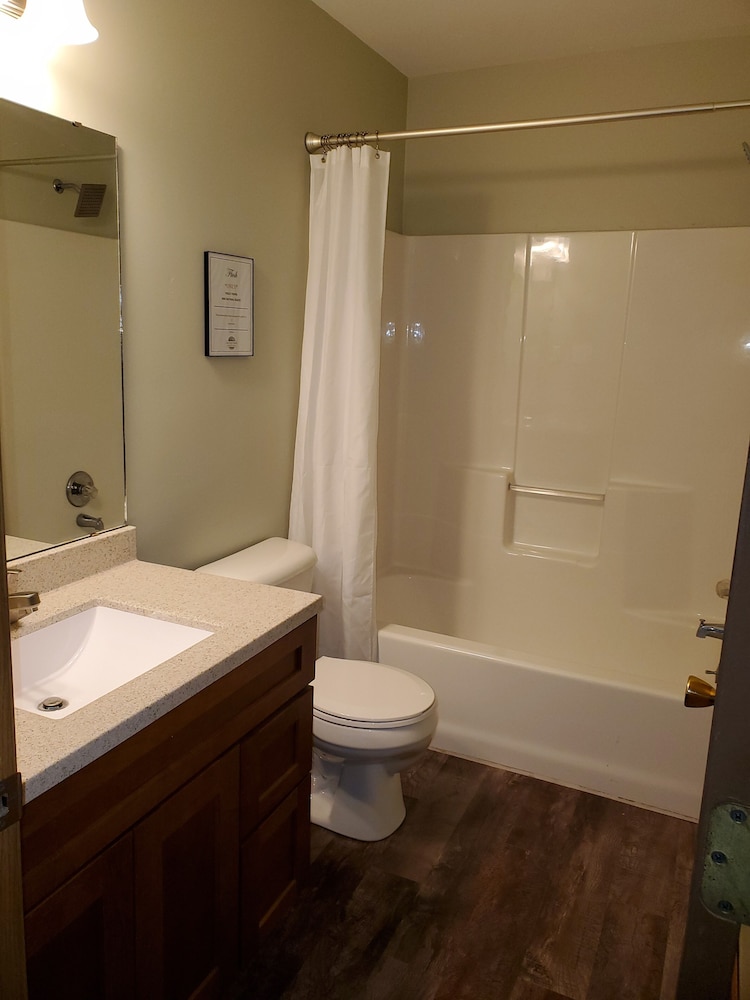 Deluxe Cabin, 6 Bedrooms, Non Smoking, Lake View photo 2
