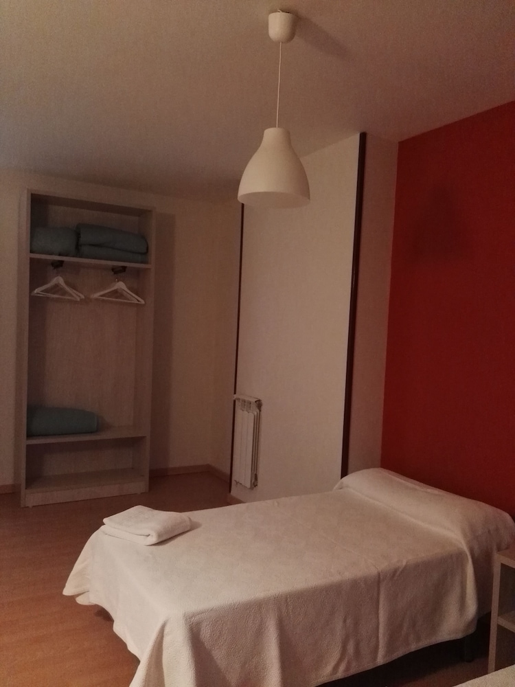 Single Room, Mountain View