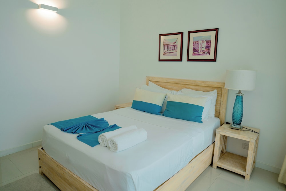 Deluxe Apartment, 2 Bedrooms, Kitchen, Partial Sea View photo 2