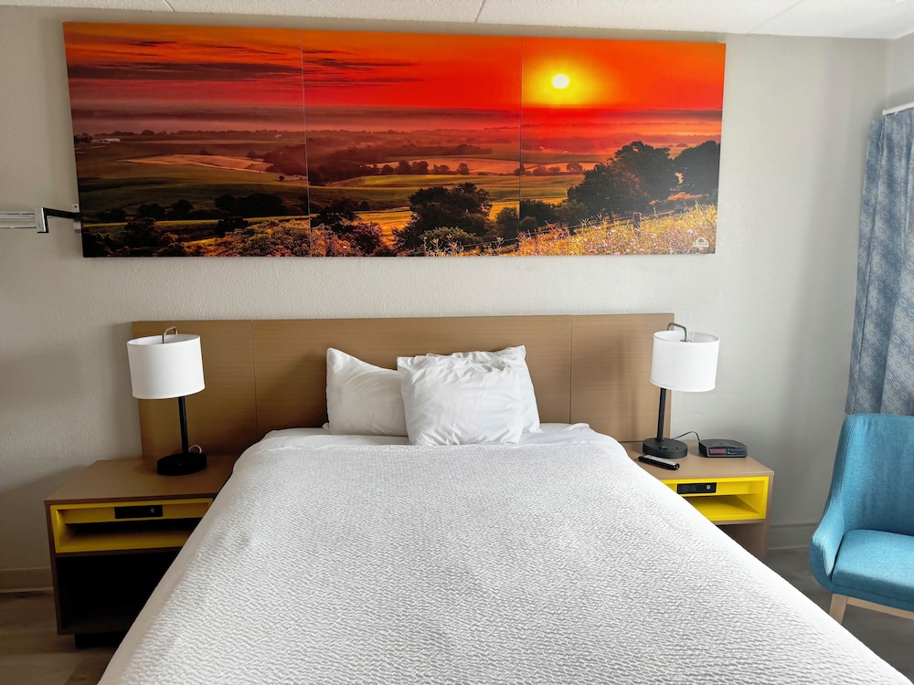 Standard Room, 1 Queen Bed - Photo 3