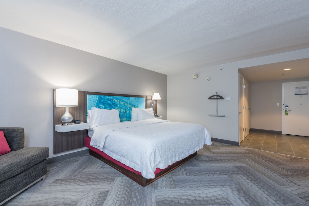 Room, 1 King Bed, Accessible - Photo 2