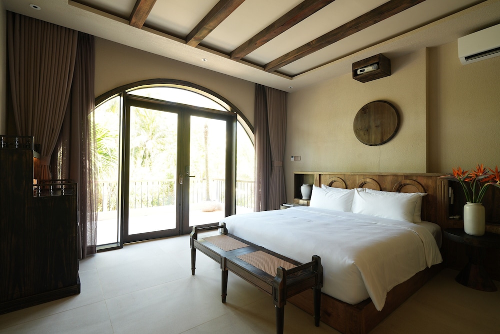 Superior Room, 1 Queen Bed, Garden View