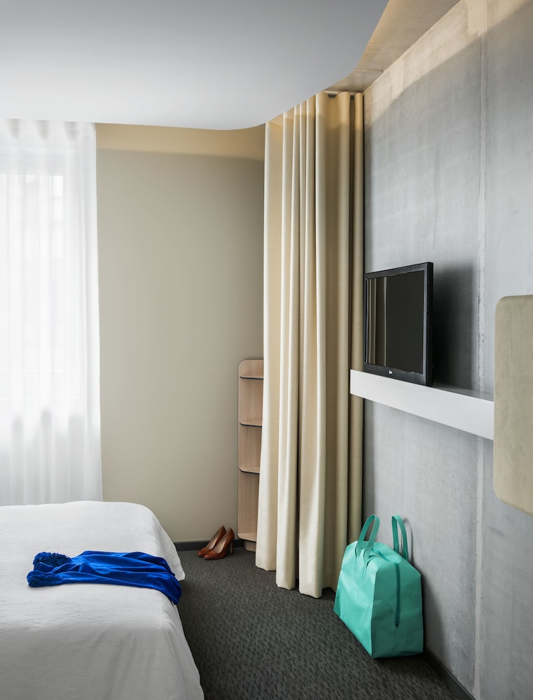 Premium Double Room (snacks & drinks self service in the Lounge Club) photo 3