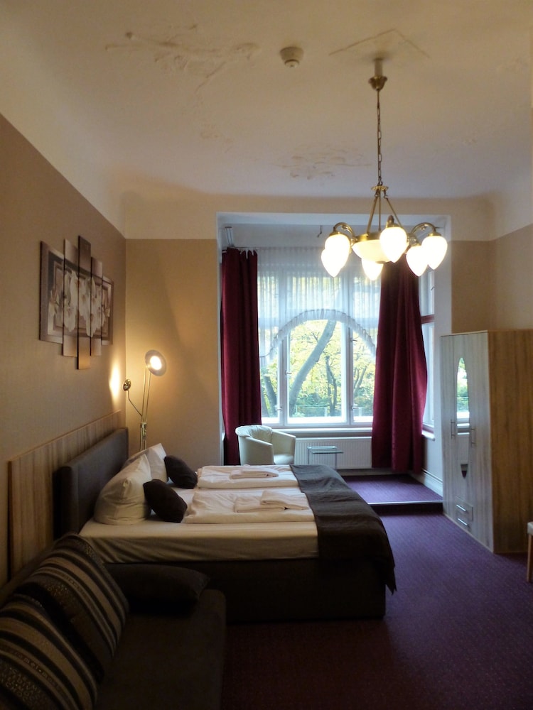 Double or Twin Room photo 2