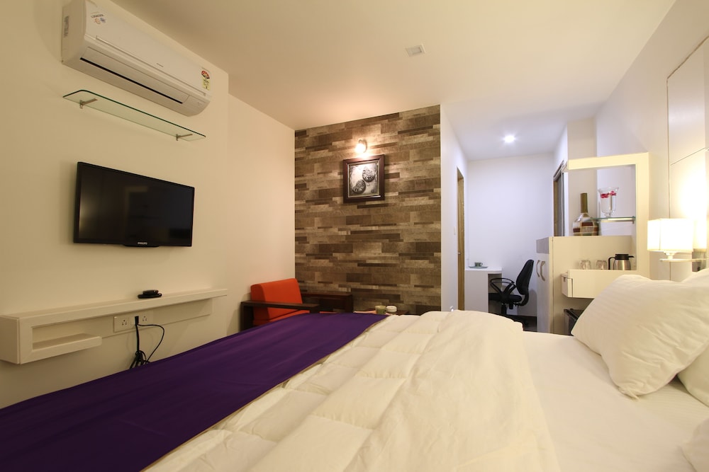 Deluxe Room, City View, Corner photo 3
