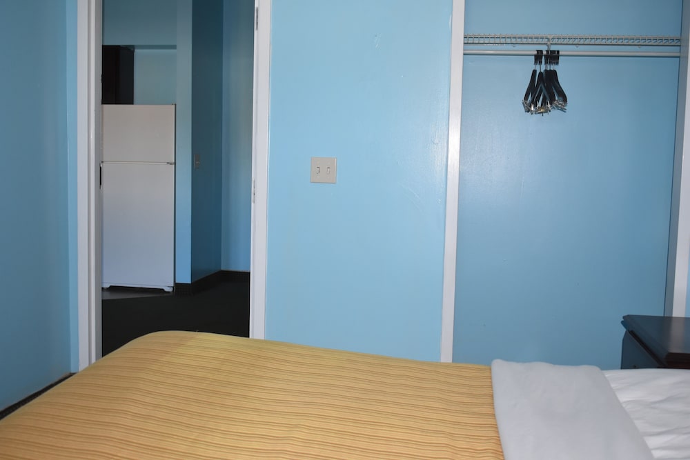 Suite, 1 King Bed, Kitchenette photo 2