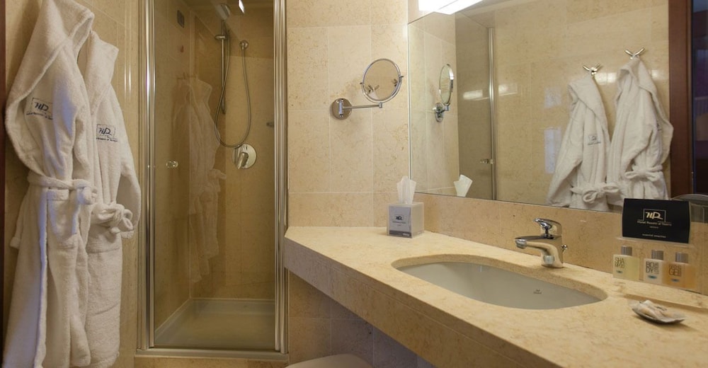 Standard Double Room Single Use - Photo 5