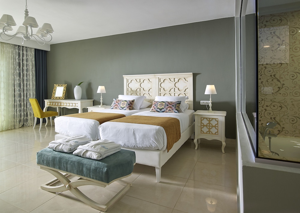 Deluxe Room, Garden View (Family)