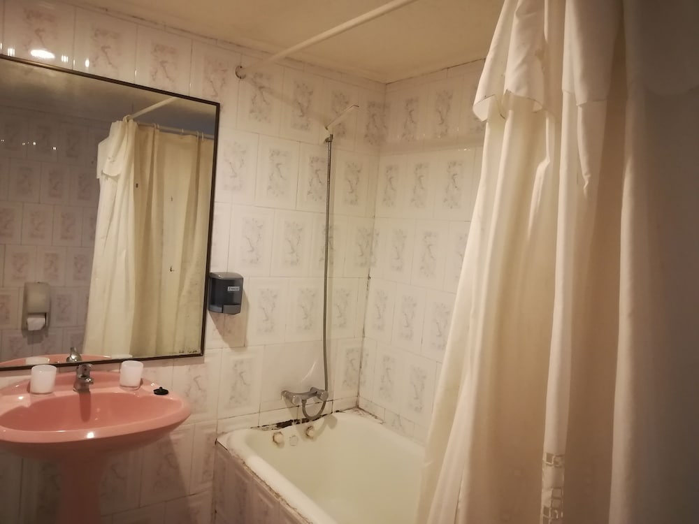 Triple Room, Multiple Beds photo 3