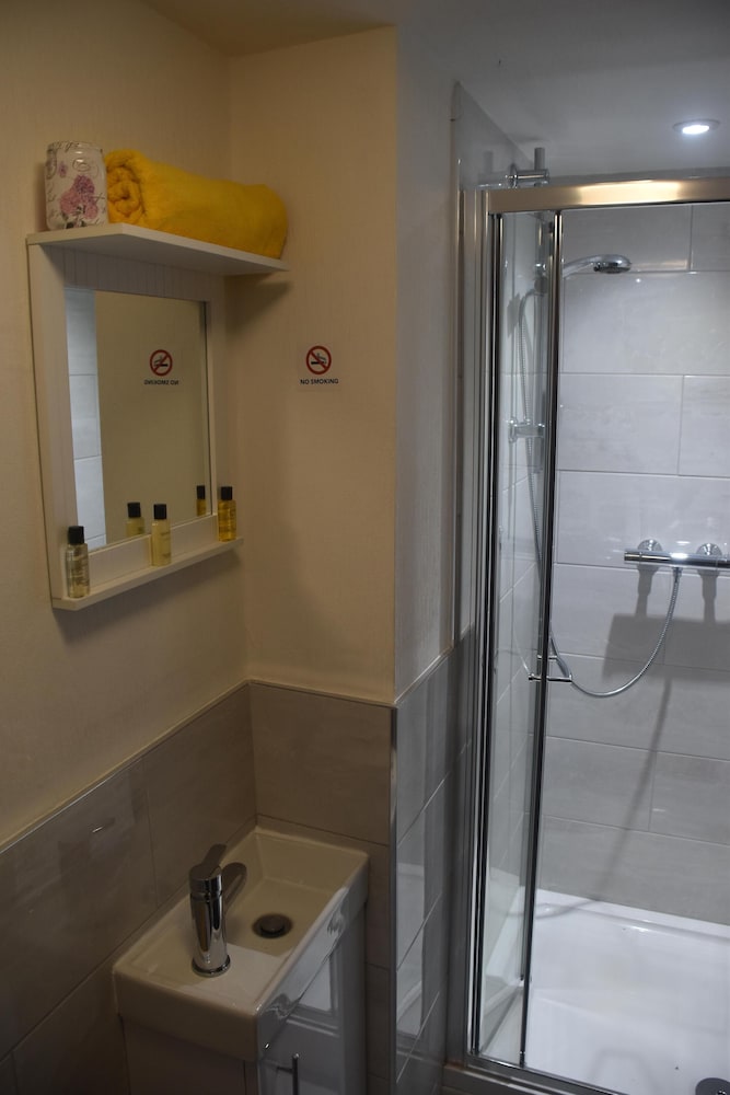 Family Triple Room, Ensuite photo 3